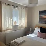 The Canal House Summer Getaway City Centre Cardiff Bay With Parking