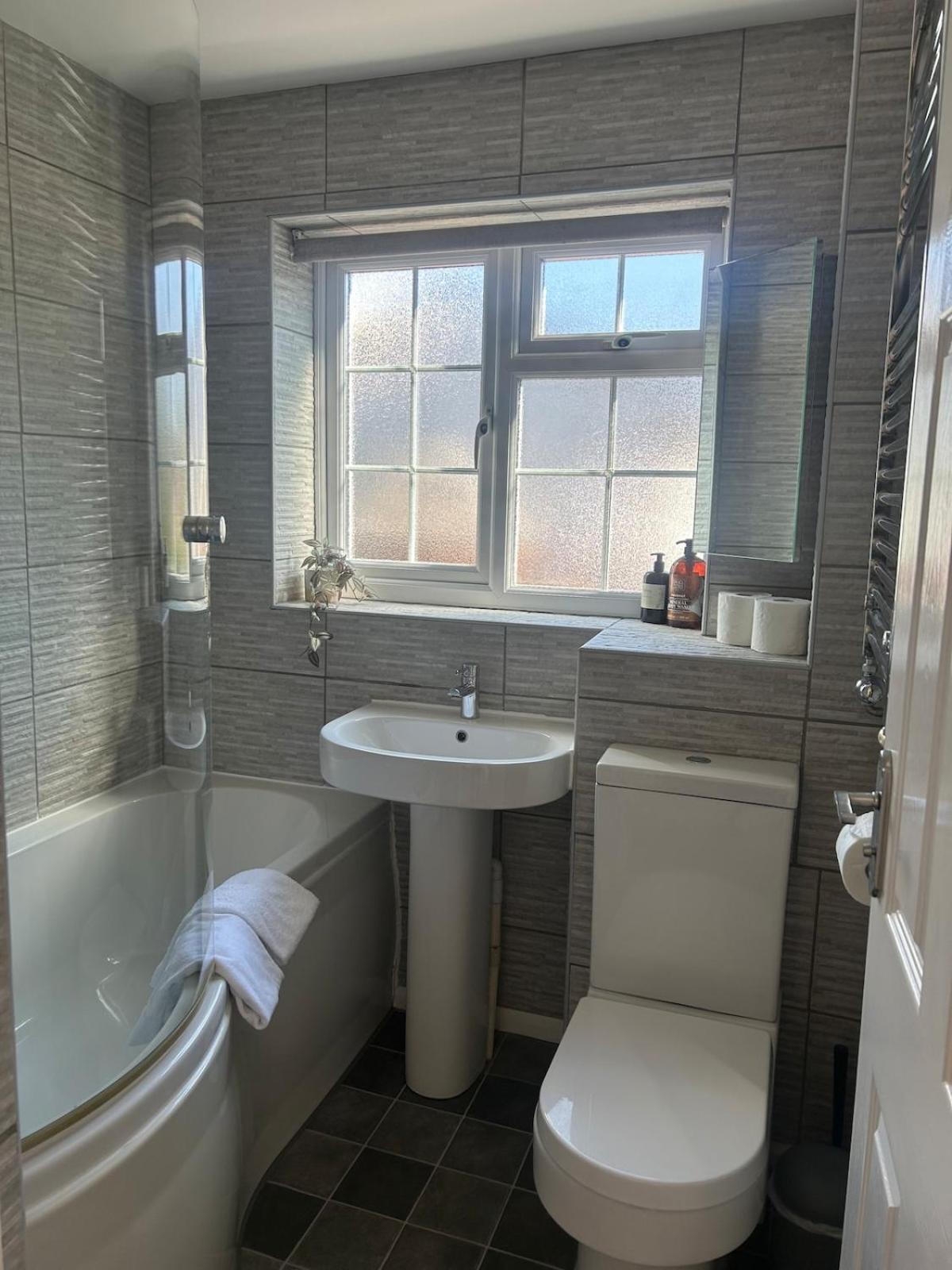 The Canal House Summer Getaway Centre Bay With Parking * Cardiff