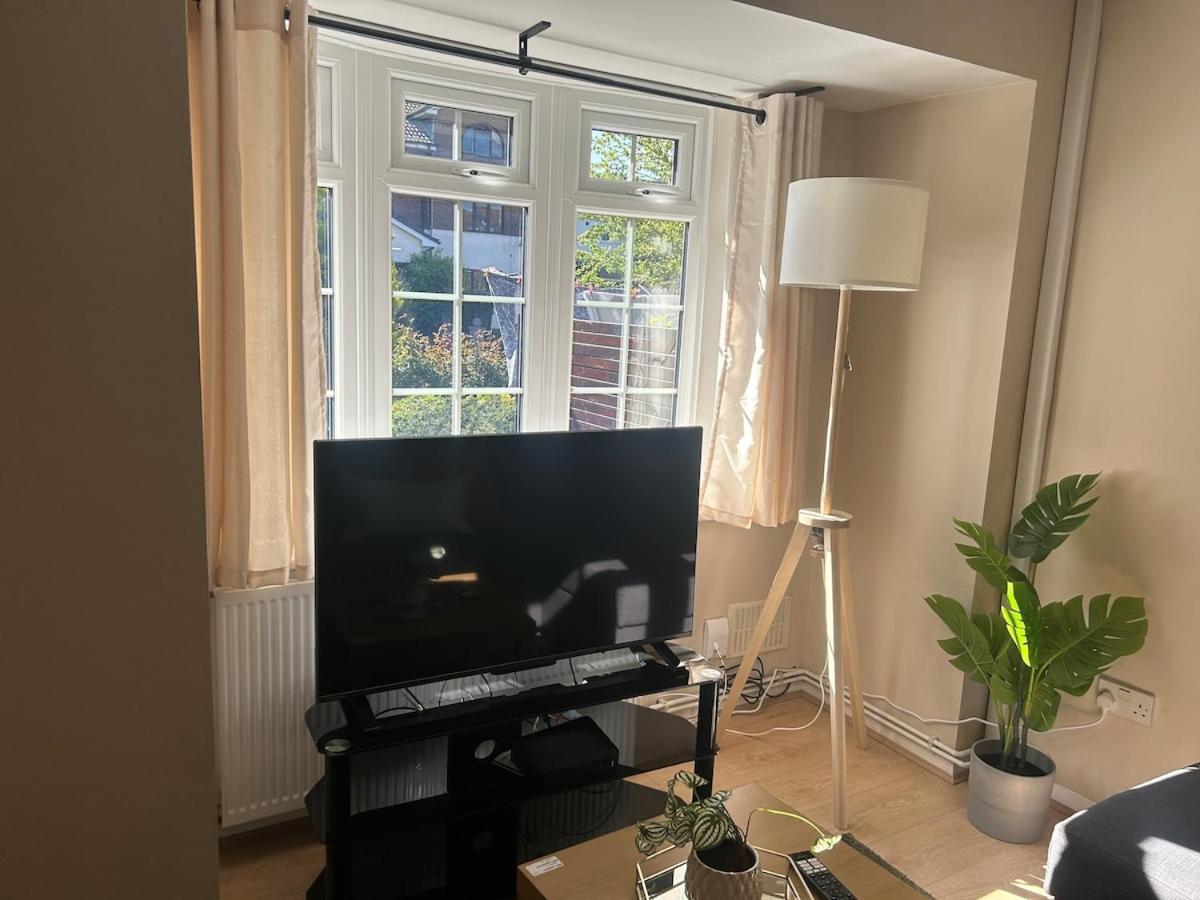 The Canal House Summer Getaway Centre Bay With Parking Holiday home *