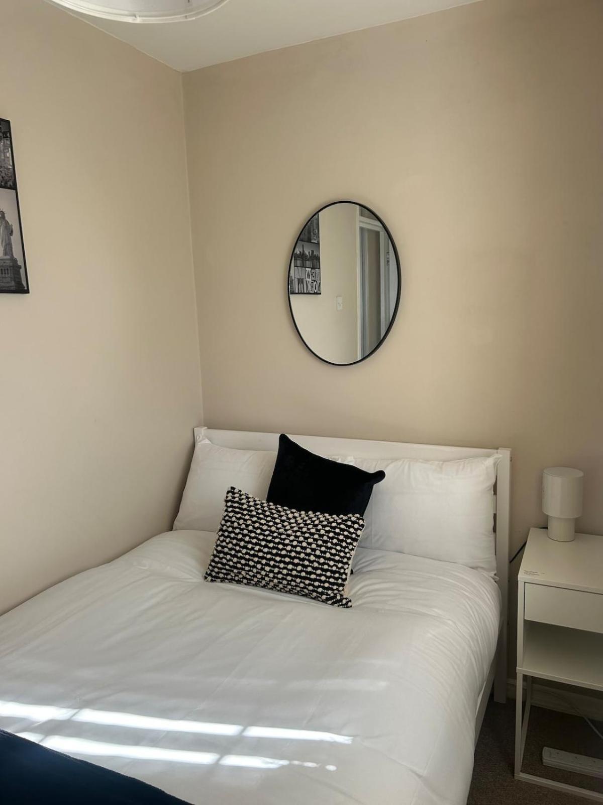 The Canal House Summer Getaway Centre Bay With Parking Holiday home *