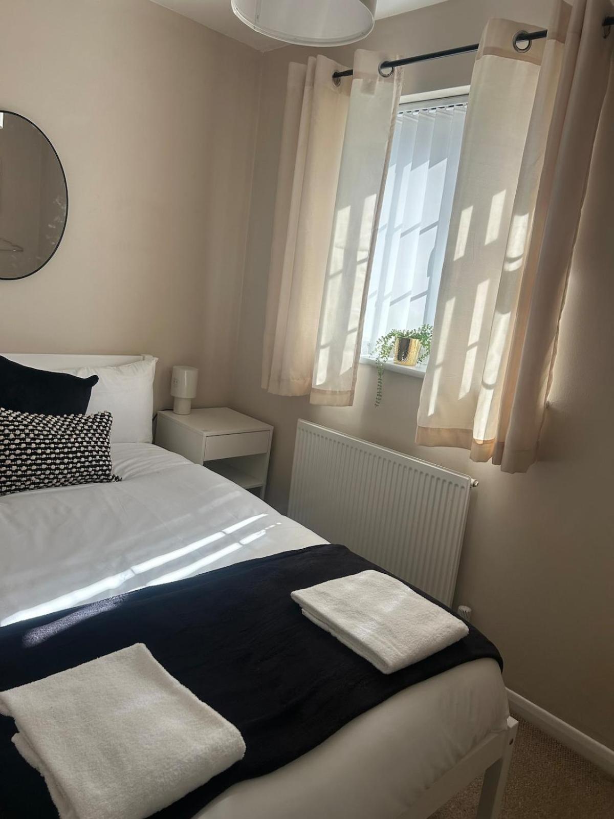 The Canal House Summer Getaway Centre Bay With Parking Holiday home