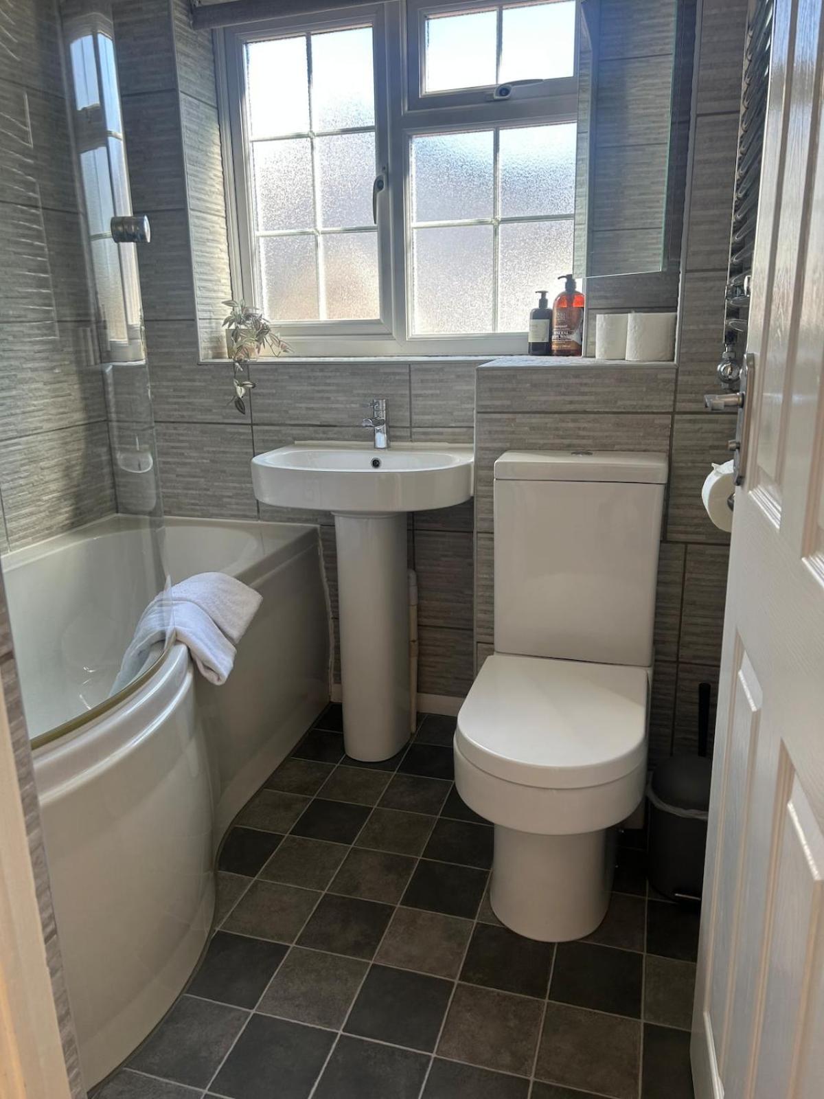 The Canal House Summer Getaway Centre Bay With Parking *
